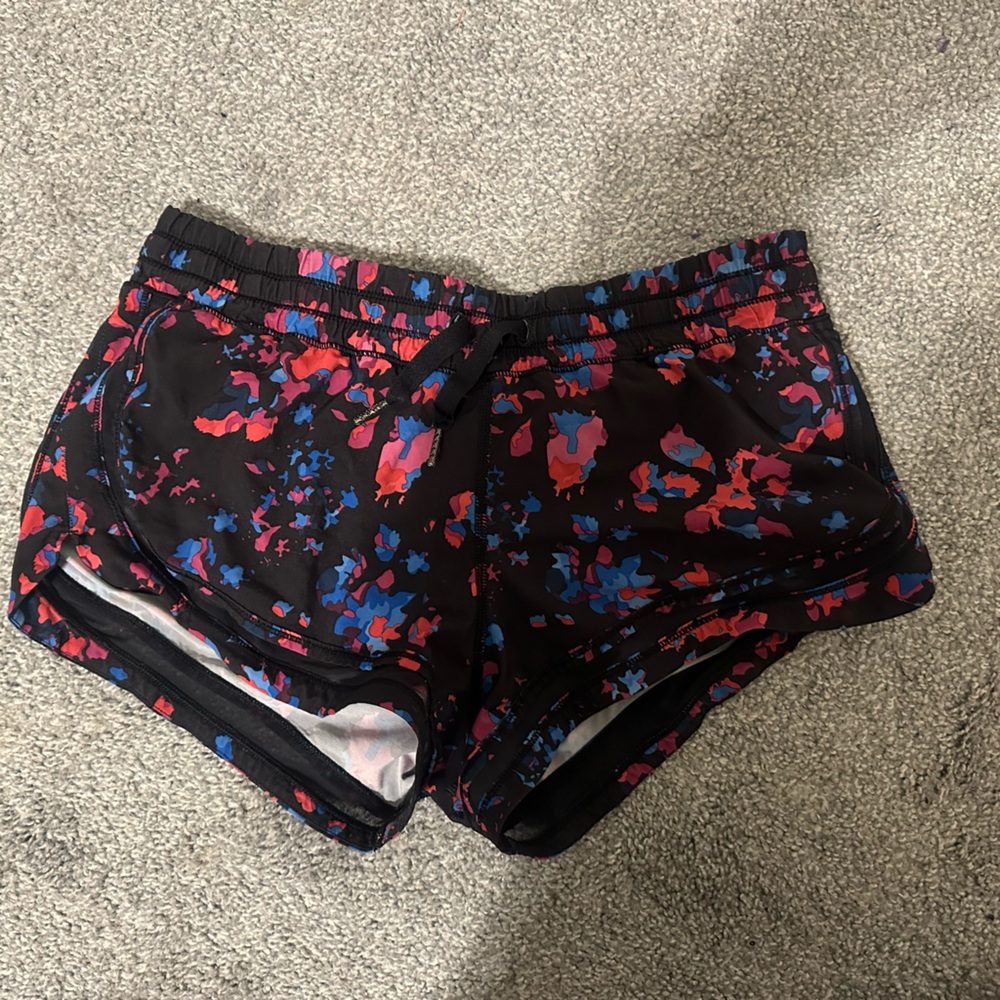 Lululemon 2.5” shorts